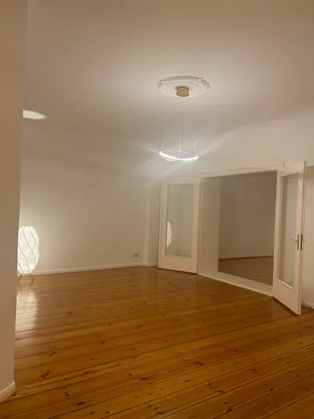 Charmante, frisch renovierte 3-Zimmer-Wohnunung im Jugendstil- Altbau in Berlin- Friedrichshain — photo 1